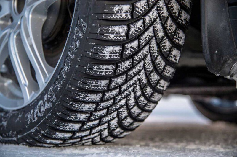 Bridgestone Blizzak LM005 285/45R19 111W
