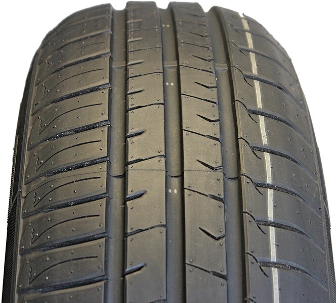 Firemax FM601 225/35R20 90W