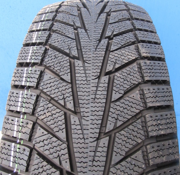Hankook Winter i*cept iZ2 W616 215/65R17 99T