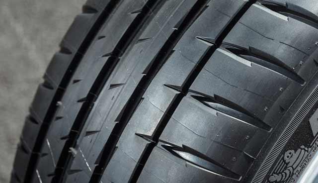 Michelin Pilot Sport 4 275/40R20 102Y (Run-flat)