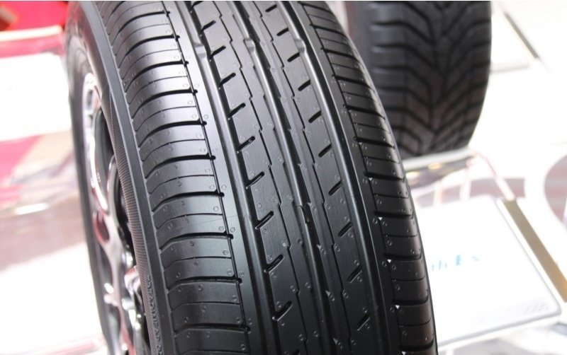Yokohama BluEarth-Es ES32 215/50R17 95V