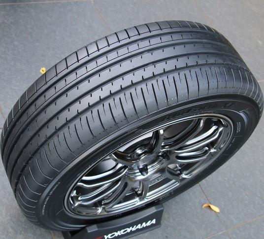 Yokohama BluEarth-XT AE61 215/65R16 98H